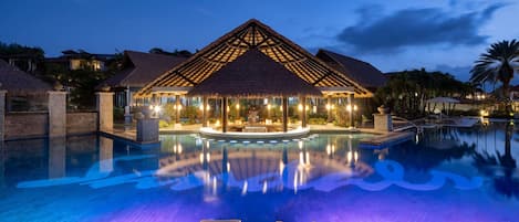 6 Bars/Lounges, Bar im Pool, Poolbar, Strandbar