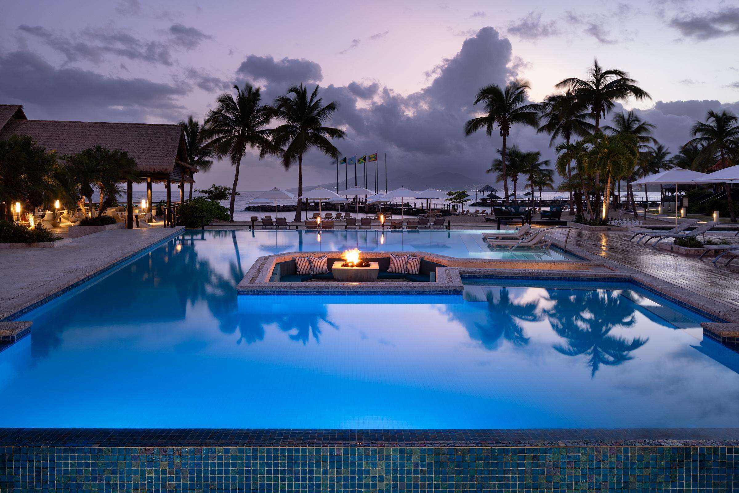 5 室外游泳池，收费帐篷屋，池畔遮阳伞