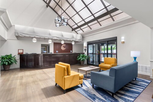 Comfort Inn & Suites Suwanee - Sugarloaf