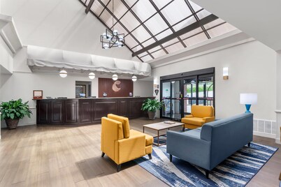 Comfort Inn & Suites Suwanee - Sugarloaf