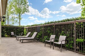 Indoor pool - Comfort Inn & Suites Suwanee - Sugarloaf (Suwanee)
