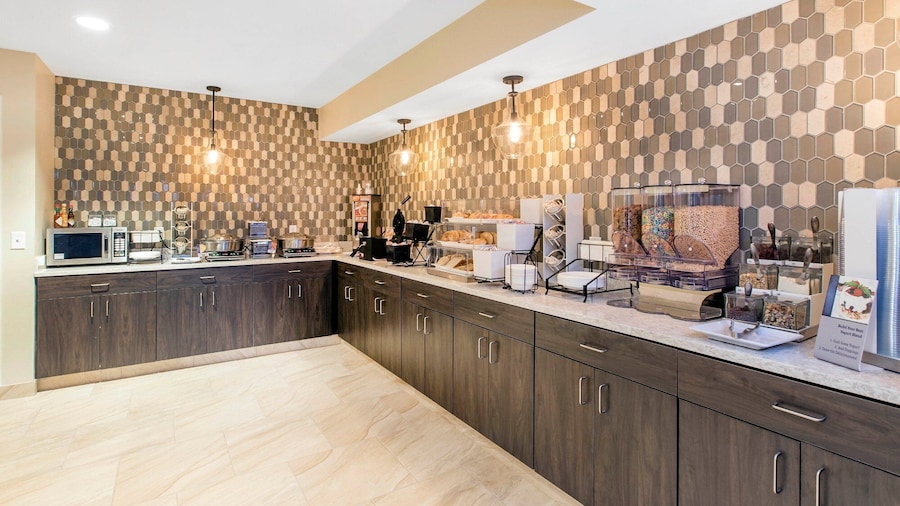 Country Inn & Suites by Radisson, Grandville-Grand Rapids West, MI