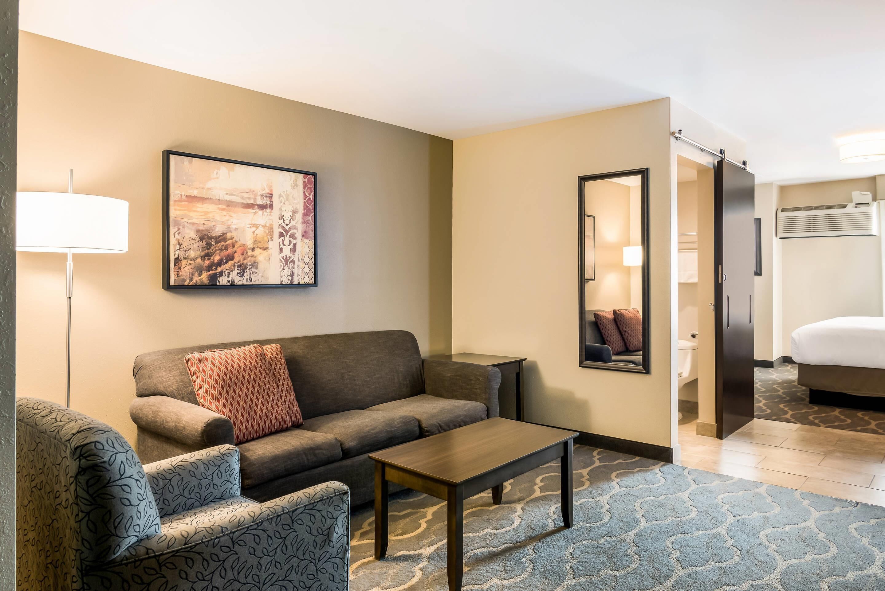 suite, 1 king bed, non smoking | 1 bedroom, desk, iron/ironing board, free wired internet