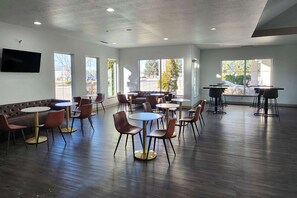 Buffet déjeuner gratuit tous les jours