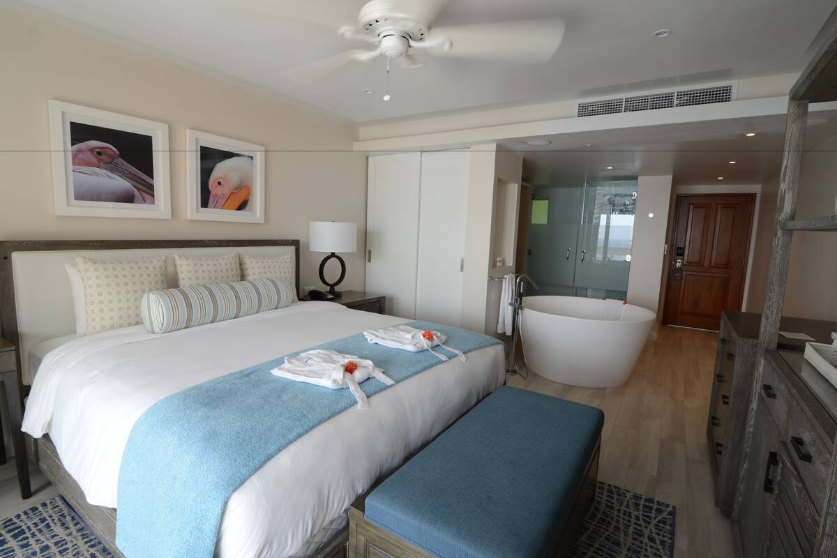 Grand Luxury Ocean Front | Alarm clocks