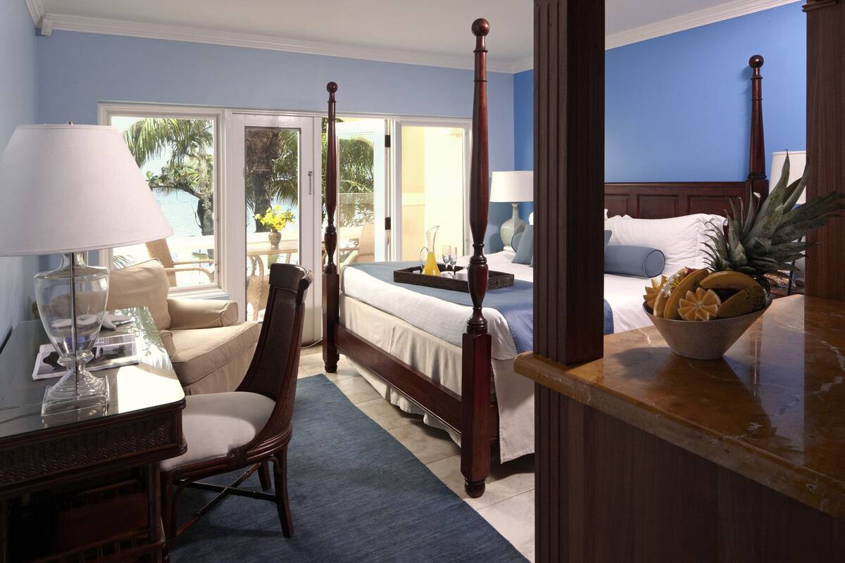 Luxury Ocean Front | Alarm clocks