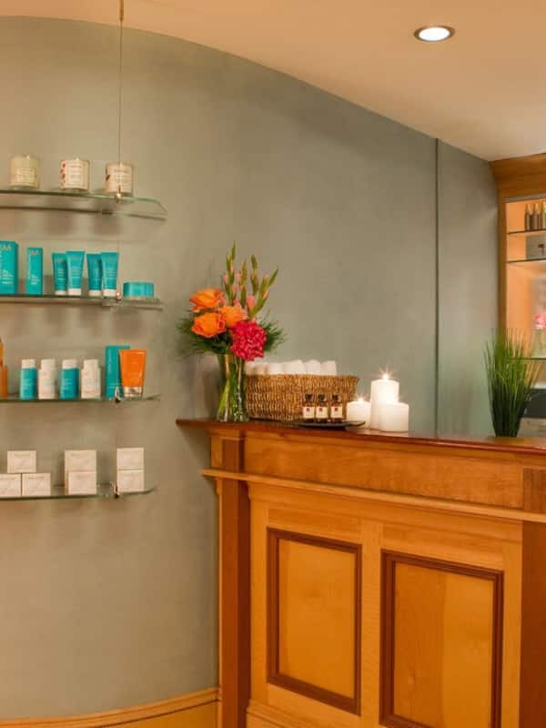 Couples treatment rooms, sauna, hot tub, steam room, body treatments