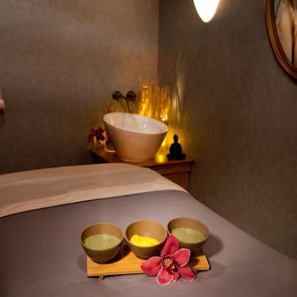 Couples treatment rooms, sauna, hot tub, steam room, body treatments