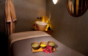 Couples treatment rooms, sauna, hot tub, steam room, body treatments - Portland Regency Hotel & Spa (Portland)