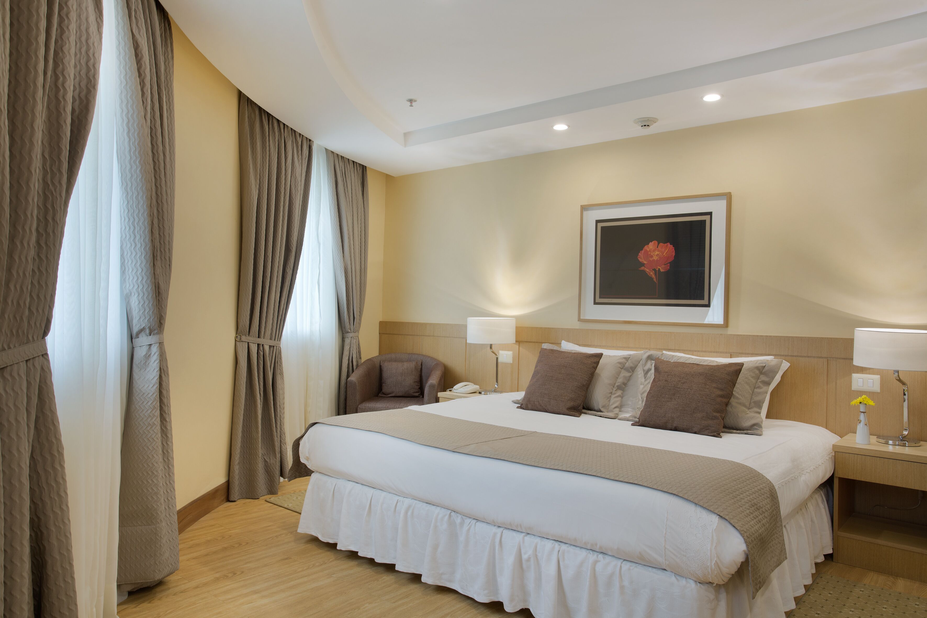 superior executivo com cama casal | minibar, in-room safe, desk, laptop workspace