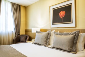 Superior Executivo com Cama Casal | 1 habitación, minibar, caja de seguridad en la habitación y escritorio 