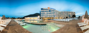 Outdoor pool, open 10 AM to 6 PM, sun loungers - Hotel BelleVue Lagomonte (Alcúdia)