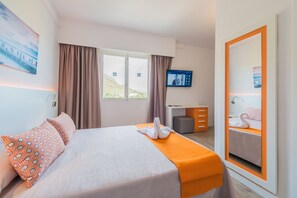 Zimmersafe, kostenlose Babybetten, kostenloses WLAN, Bettwäsche