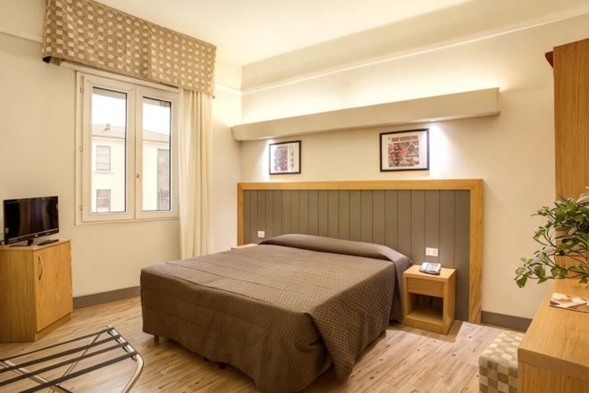 In-room safe, desk, blackout drapes, soundproofing