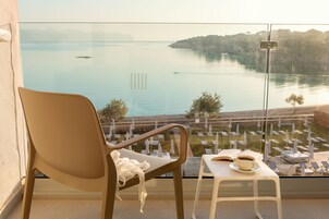 Standard Twin Room (Sea view) H12SEB | Útsýni úr herberginu