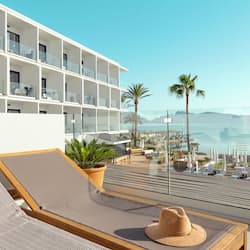 Camera Luxury con letto matrimoniale o 2 letti singoli, balcone, vista mare | Vista del balcone