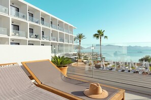 Luxury-Doppel- oder -Zweibettzimmer, Balkon, Meerblick | Blick vom Balkon