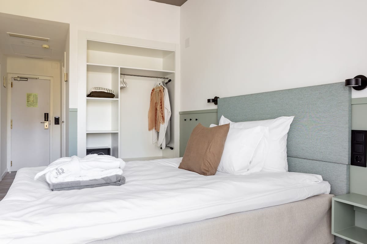 Cofres nos quartos, individualmente decorados