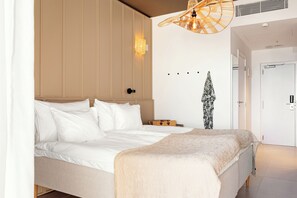 Superior Twin Room, Balcony, Sea View H12XLS | Tallelokero huoneessa, yksilöllisesti sisustettu