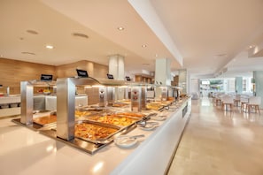 Breakfast, lunch and dinner served  - Globales Gardenia (Fuengirola)