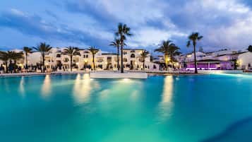 4 hồ bơi ngoài trời, dù/ô trên bãi biển/hồ bơi, ghế dài tắm nắng