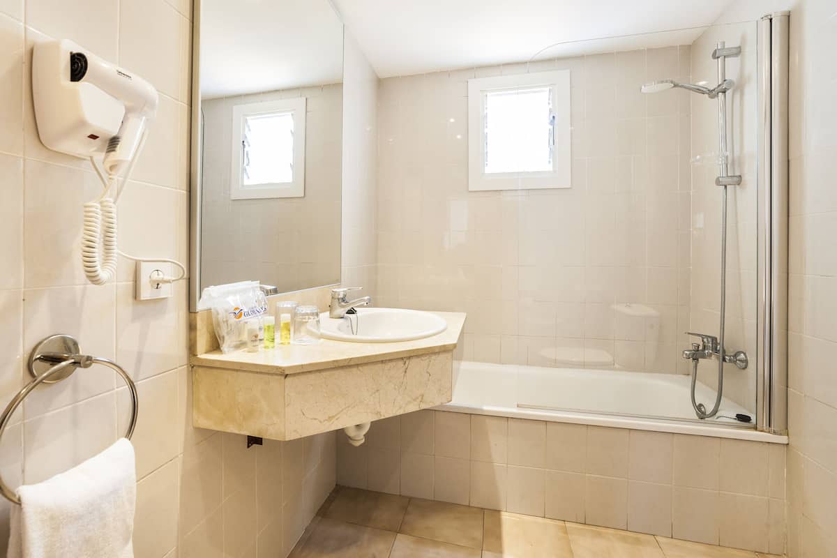 Free toiletries, towels