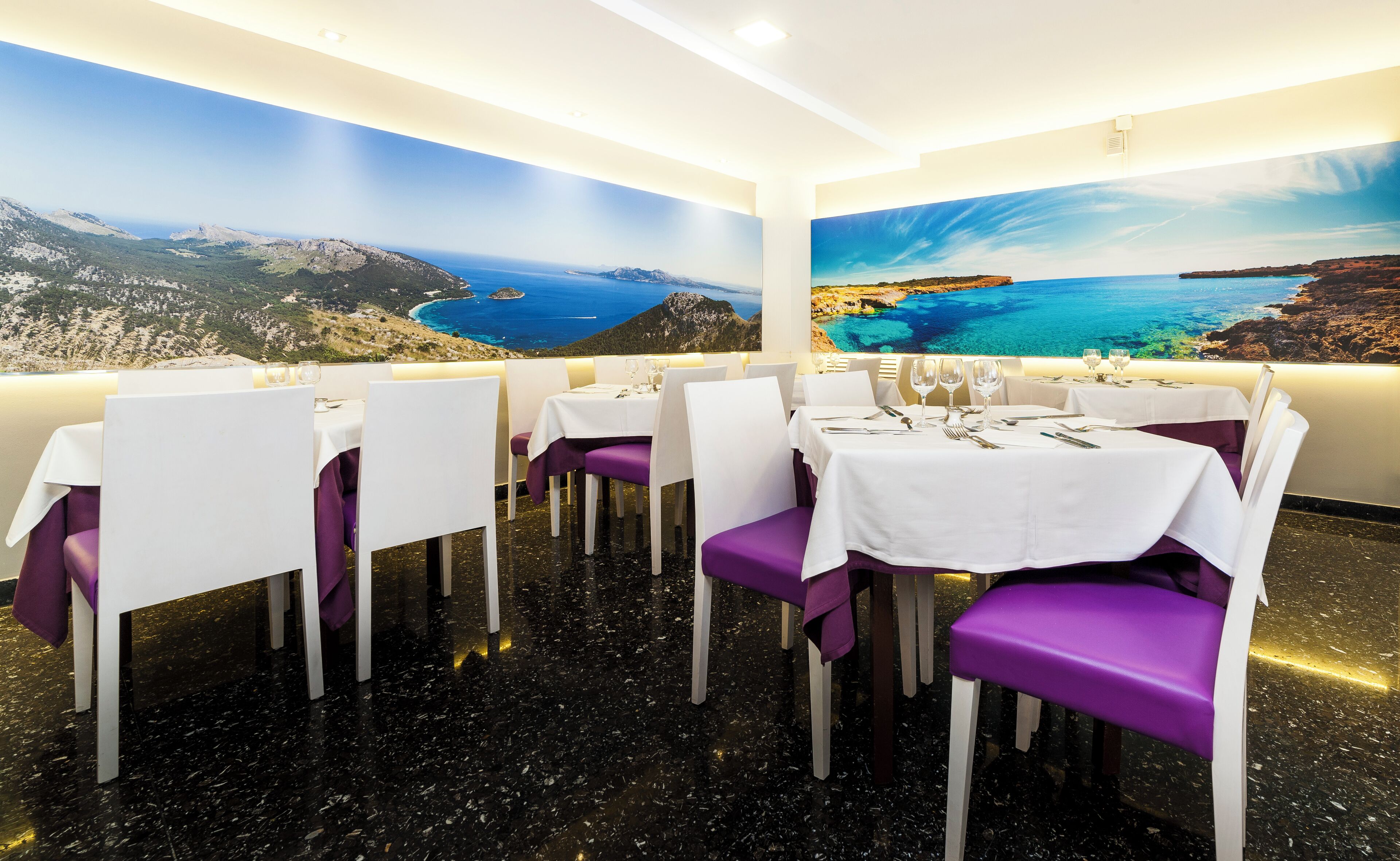 2 restaurants, breakfast, lunch, dinner served; international cuisine