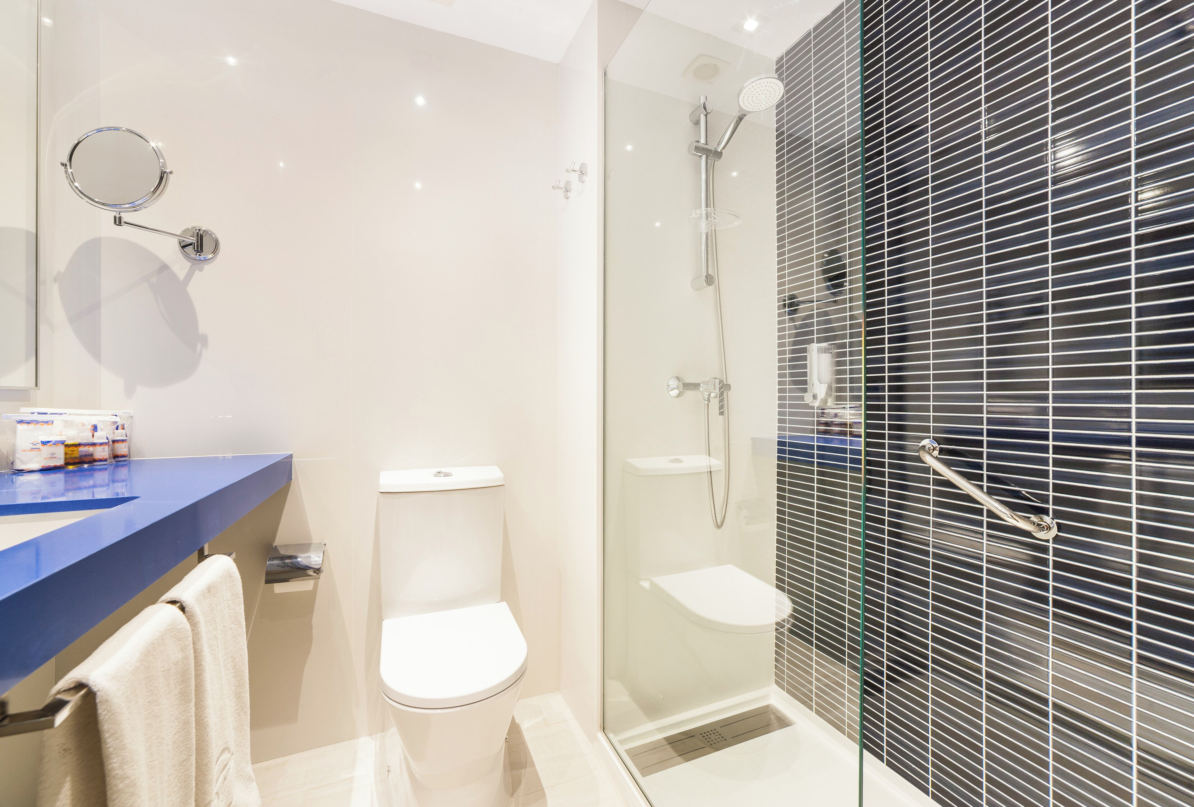 free toiletries, towels