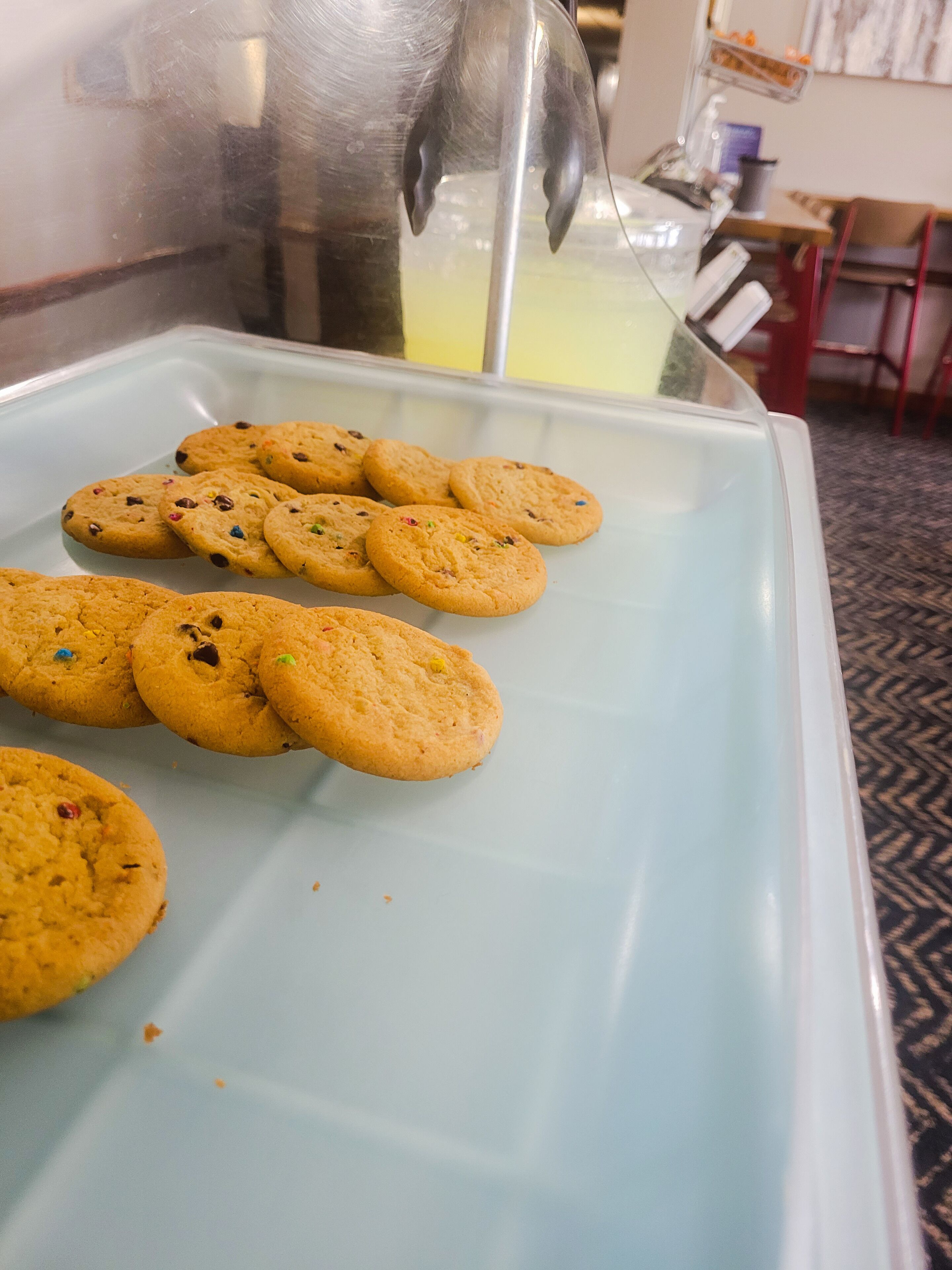 A tray of cookies on a light blue plate.