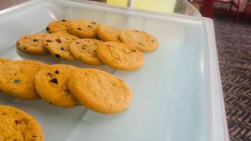 A tray of cookies on a light blue plate.