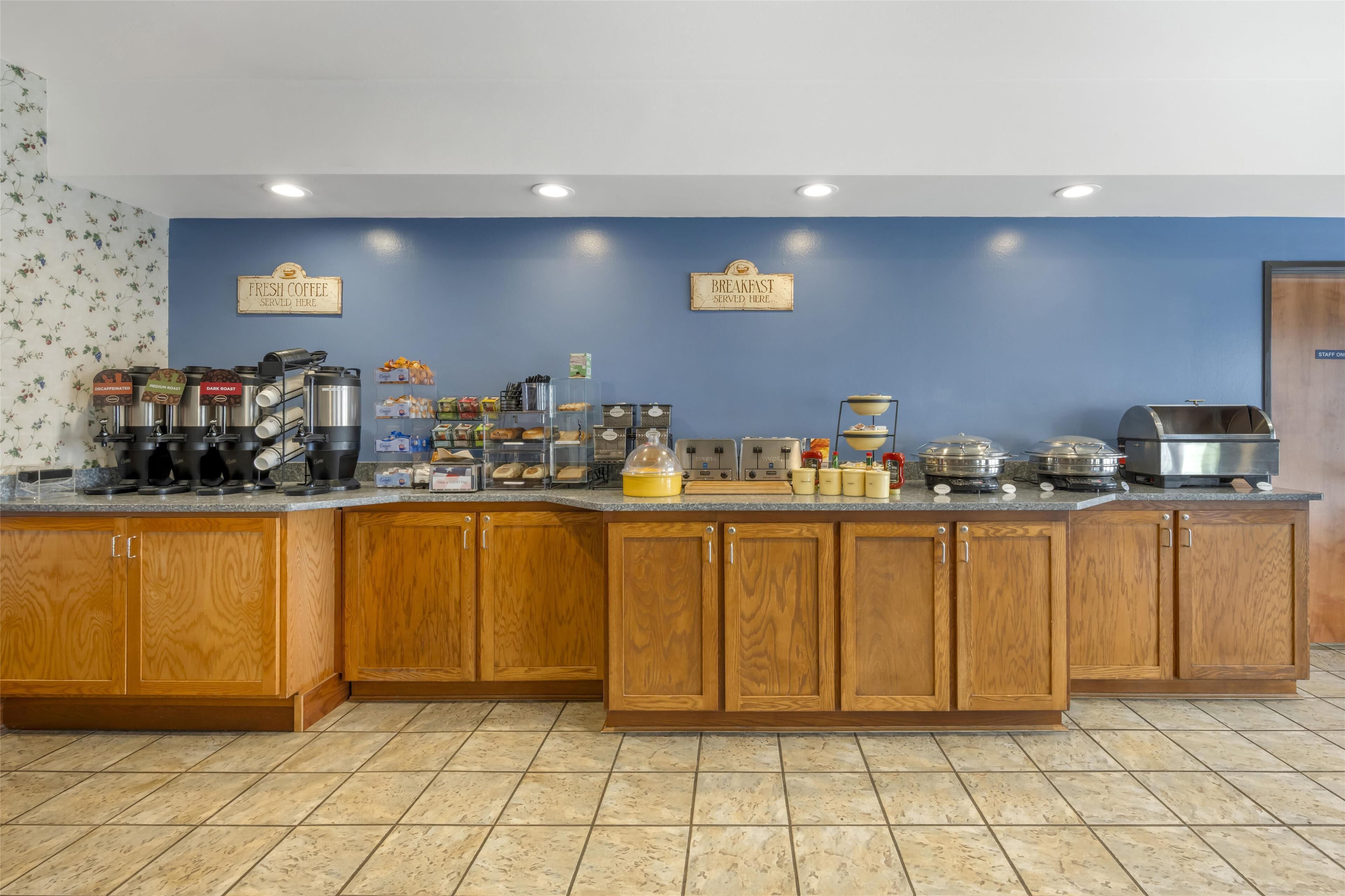 free daily full breakfast