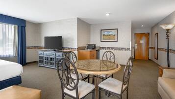 Suite, 1 trÚs grand lit, non-fumeur, réfrigérateur et four à micro-ondes (with Sofabed)