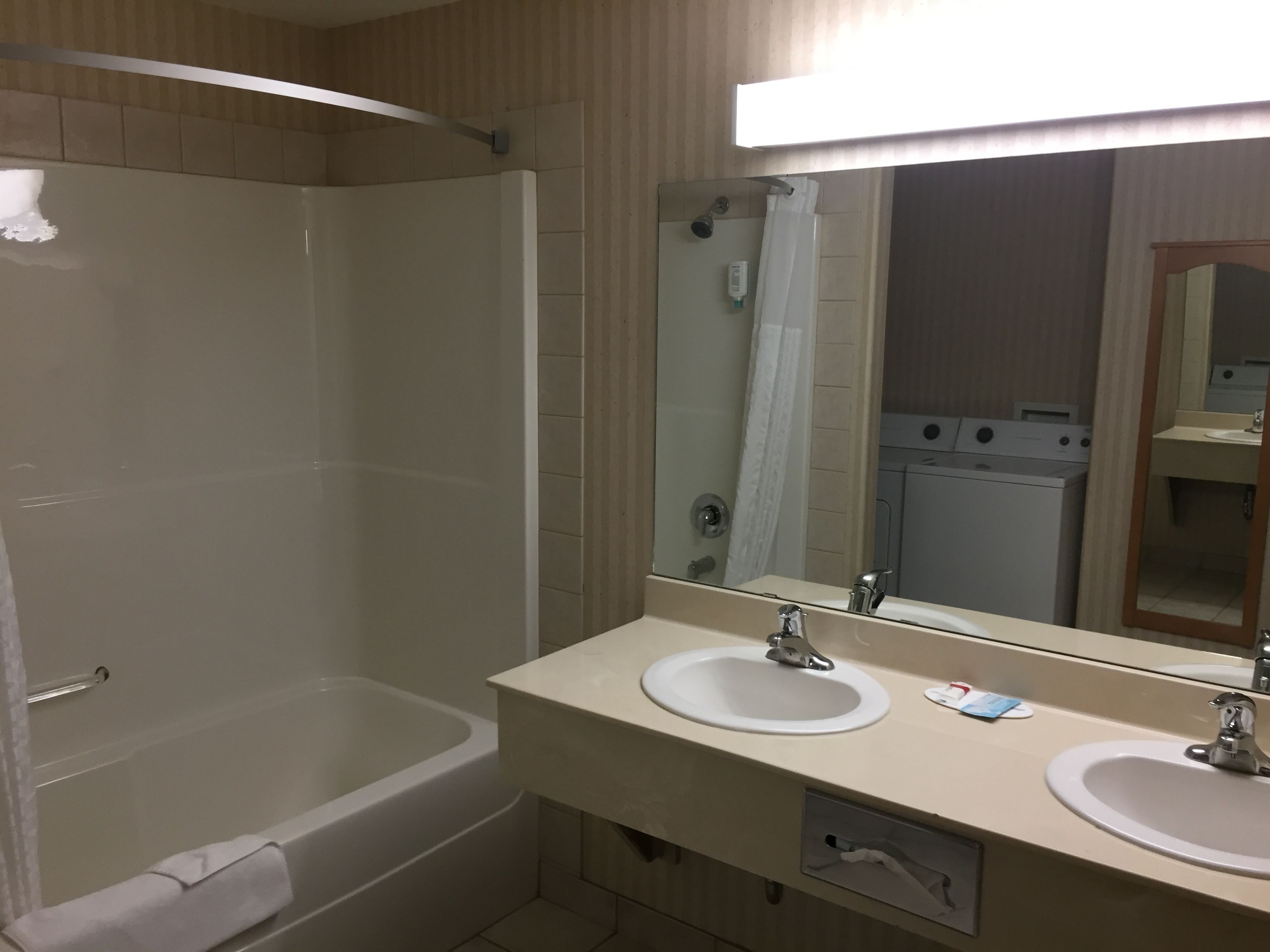 studio suite, 1 queen bed, non smoking | in-room safe, desk, iron/ironing board, free cots/infant beds