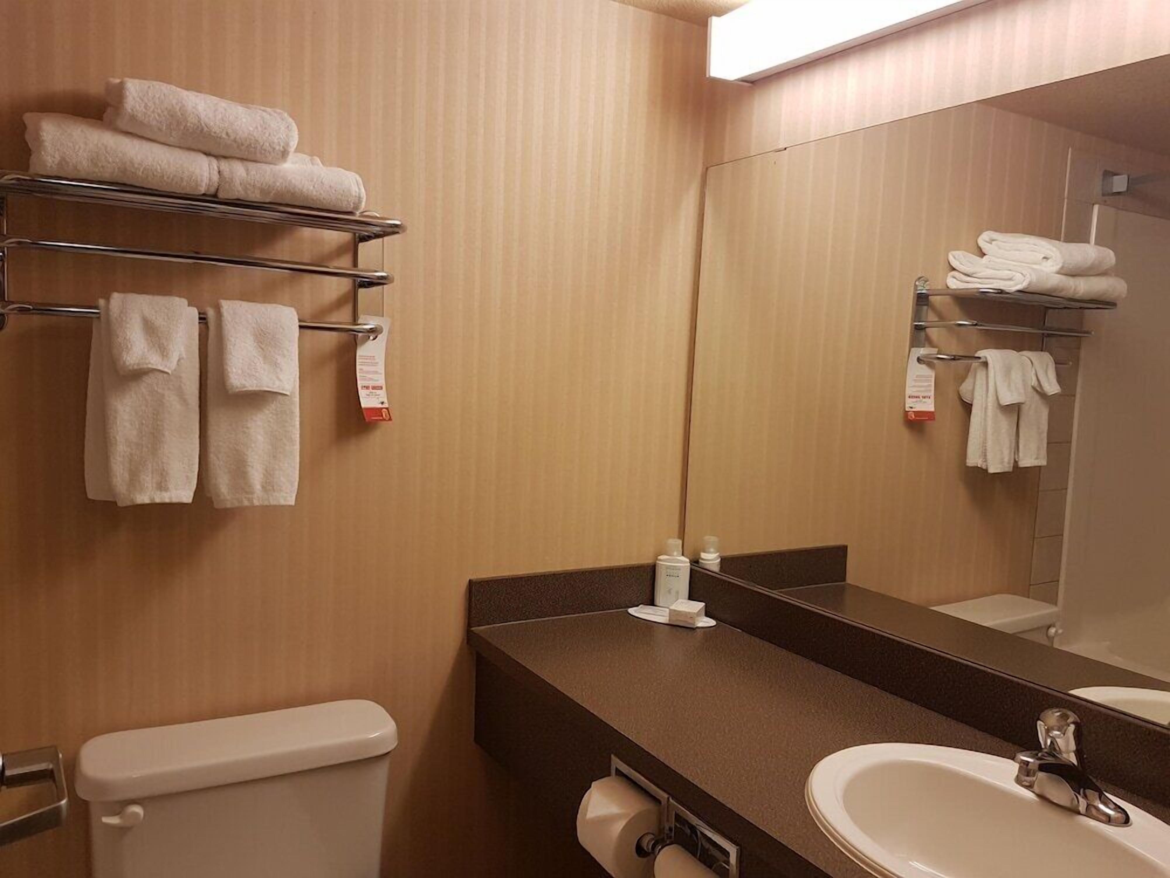 Baño | Regadera, amenidades de baño gratuitas, secadora de cabello, toallas 