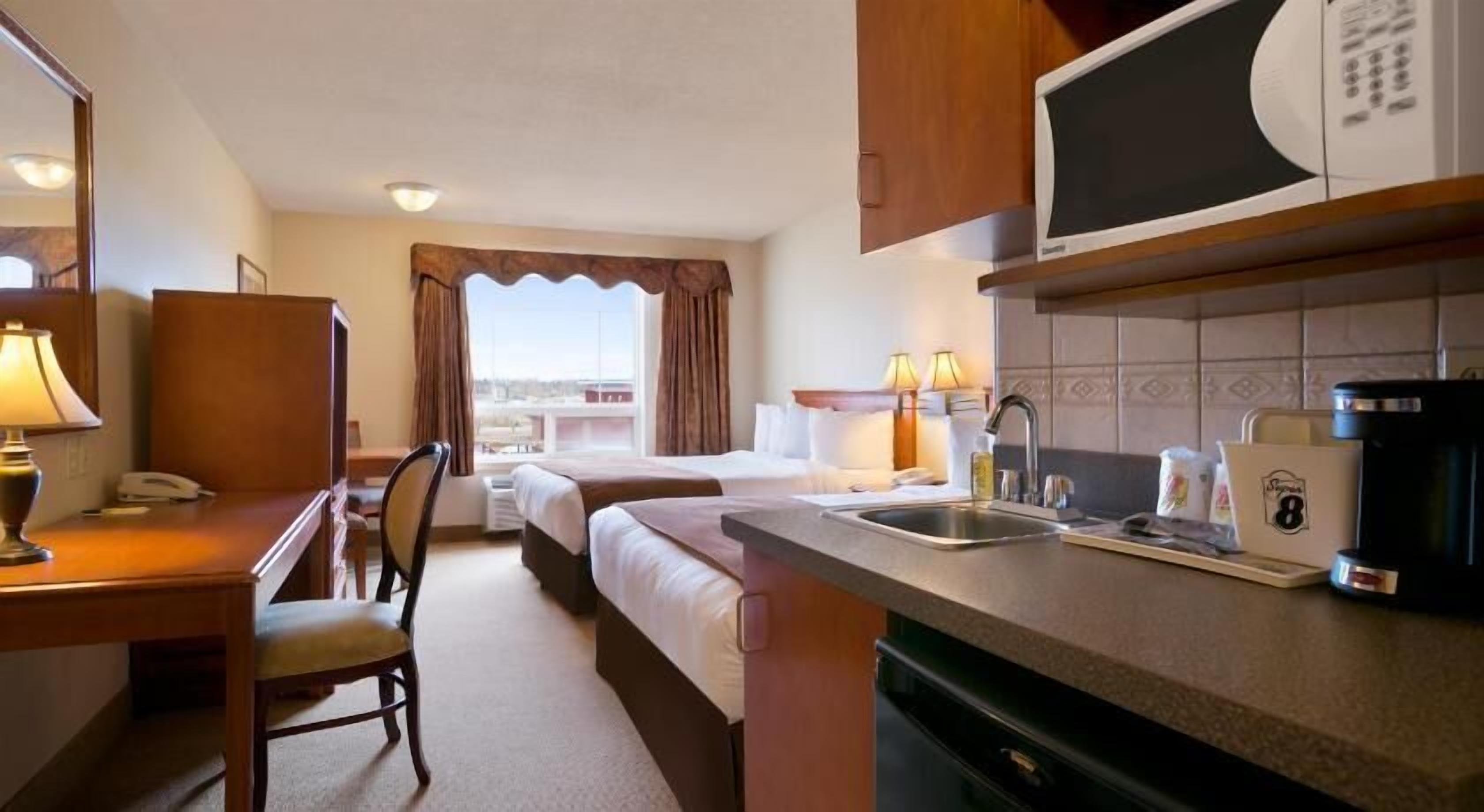 Zimmersafe, Schreibtisch, Bügeleisen/Bügelbrett, kostenlose Babybetten