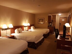 In-room safe, desk, iron/ironing board, free cots/infant beds - Super 8 by Wyndham Fort Nelson BC (Fort Nelson)