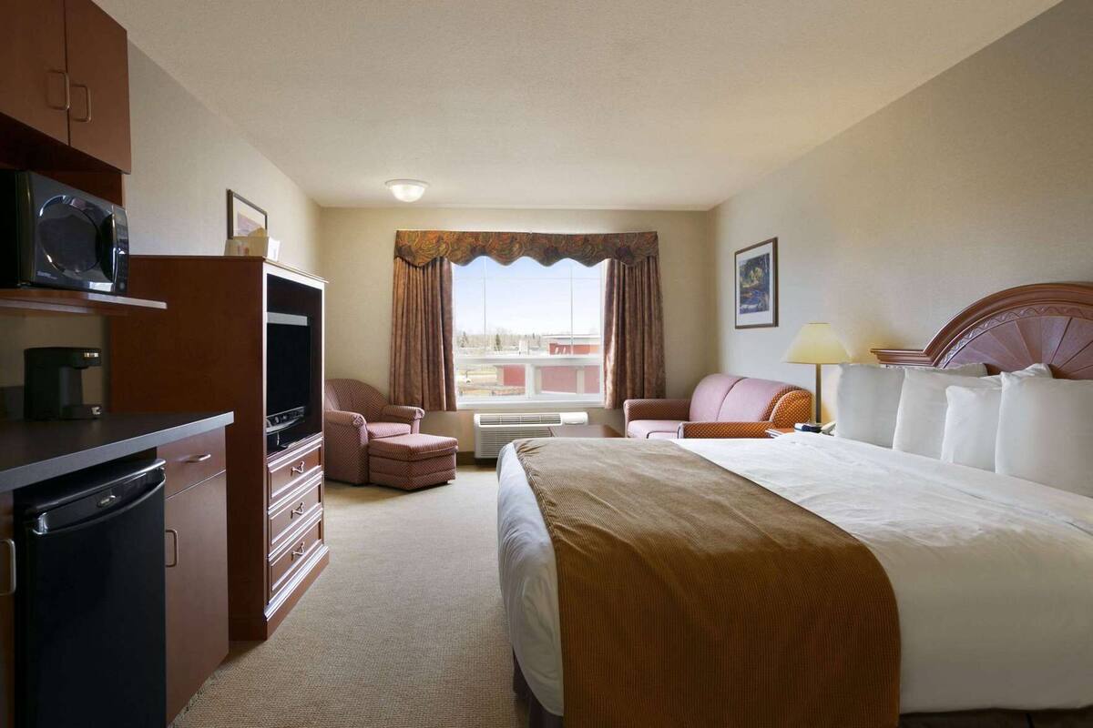 In-room safe, desk, iron/ironing board, free cots/infant beds