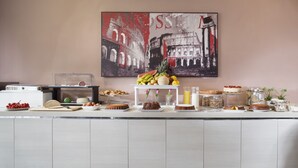 A buffet with various food items and a decorative wall piece. - Club Meeting Hotel (Rimini)
