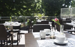 Daily continental breakfast (EUR 10 per person) - Club Meeting Hotel (Rimini)