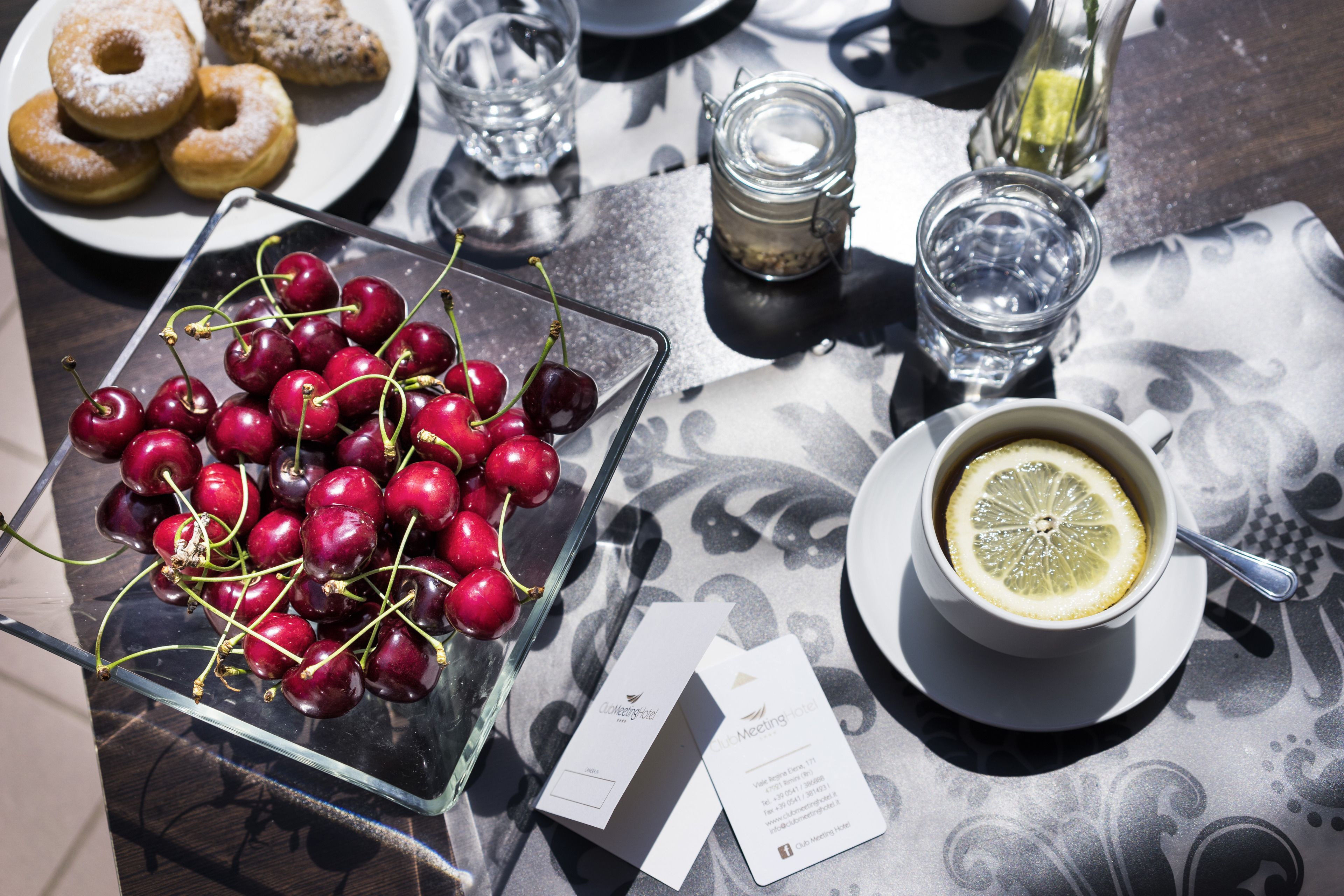 فطور أوروبي يوميًا بتكلفة قدرها (10 EUR للشخص)