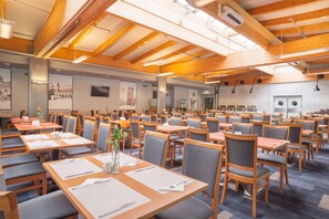 Tägliches Frühstücksbuffet (60 PLN pro Person)