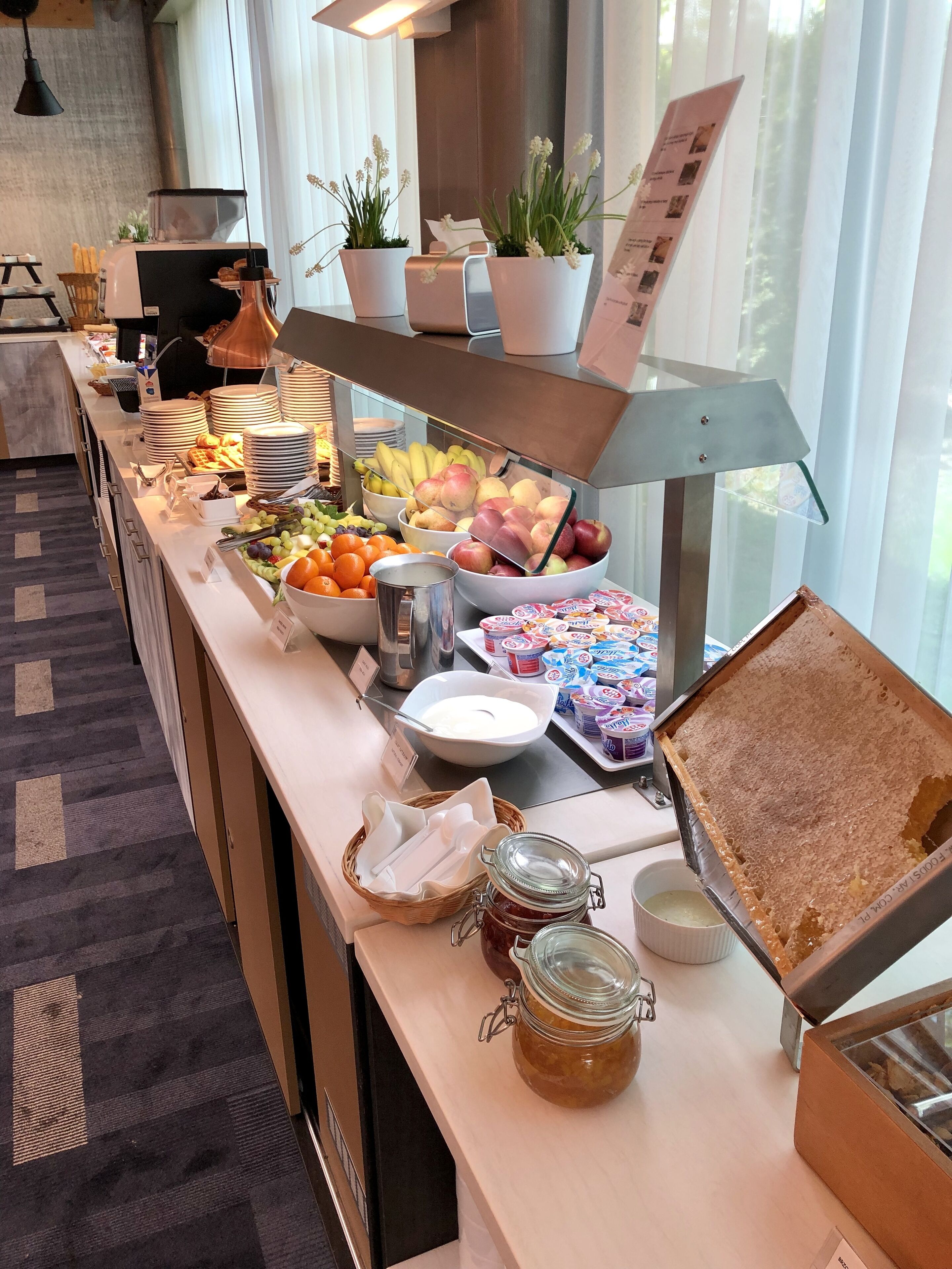 Daily buffet breakfast for a fee