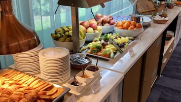 Café da manhã com buffet diário (PLN 60 por pessoa)