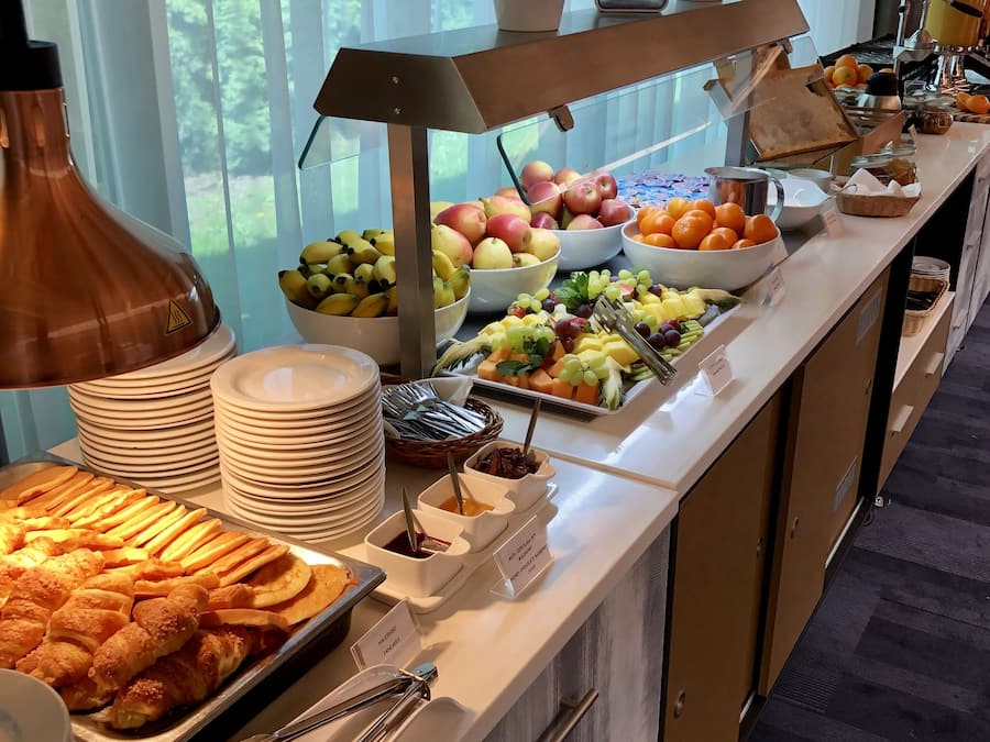 Dagelijks ontbijtbuffet (PLN 60 per persoon)