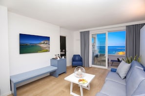 Suite – panorama | Dundyner, minibar, safe på rommet og blendingsgardiner