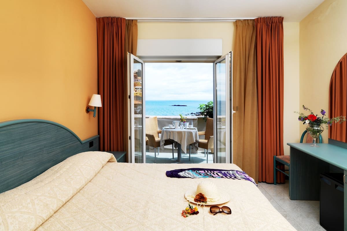 Minibar, in-room safe, blackout drapes, soundproofing