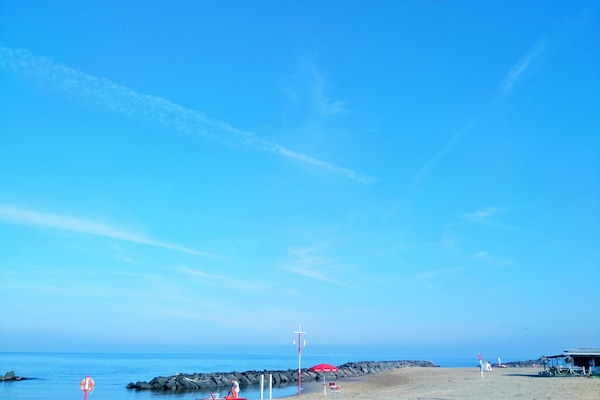 Beach nearby, beach towels
