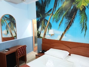 Double room with balcony | 1 多间卧室、羽绒被、迷你吧、客房内保险箱