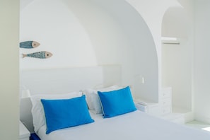 Lençóis italianos Frette, cofres nos quartos, escrivaninha