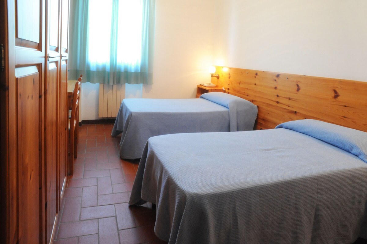 Classic Triple Room, 1 Bedroom, Private Bathroom, Garden View | Desk, blackout curtains, soundproofing, free WiFi